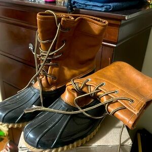 The original duck boot woman . Two tone colors brown / light brown .
